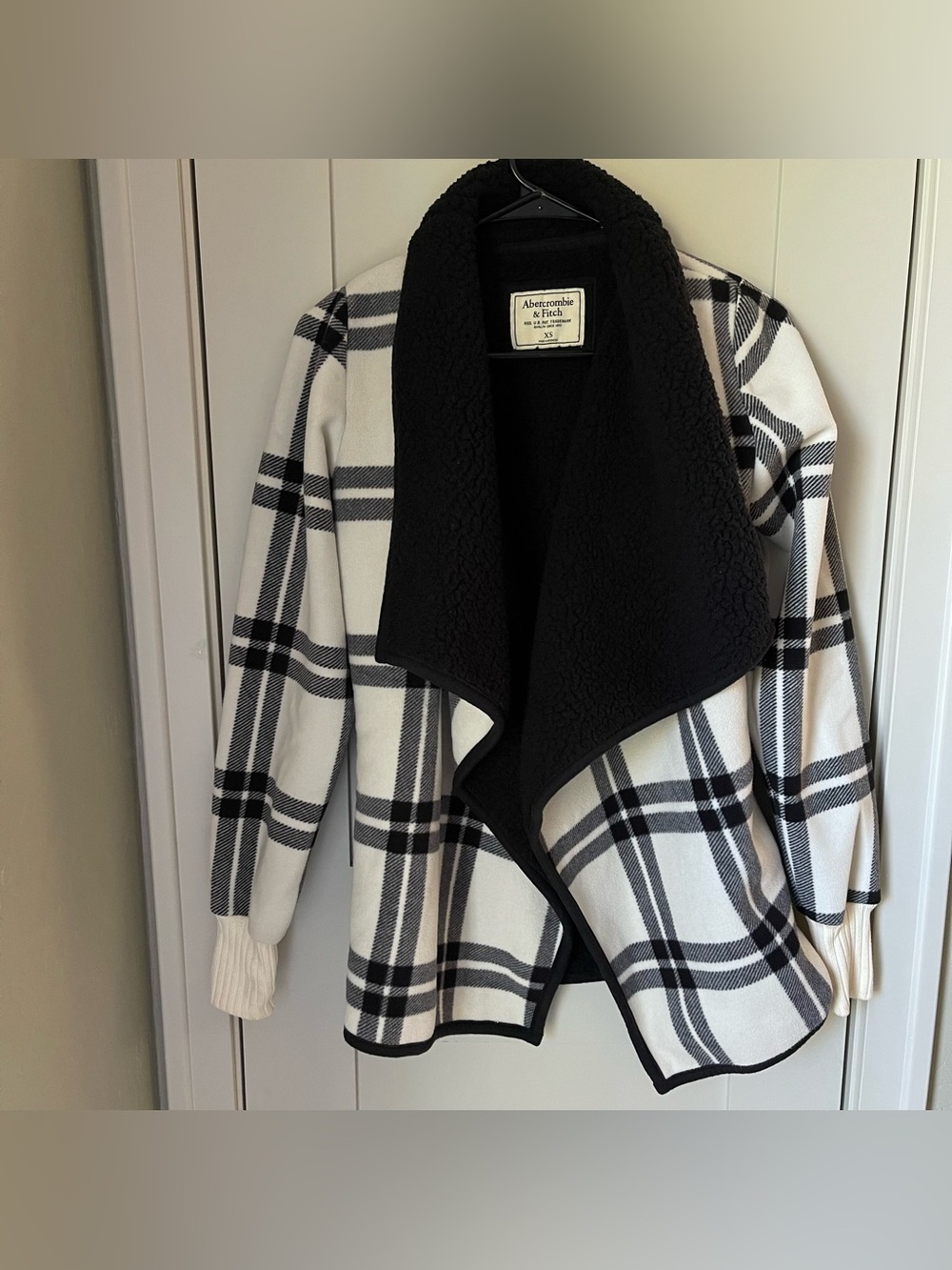 Abercrombie & Fitch Black & White Plaid Sherpa Lined Open Jacket XS